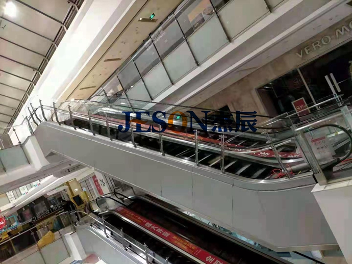 比防護欄更重要的，是家長的這個小習(xí)慣
